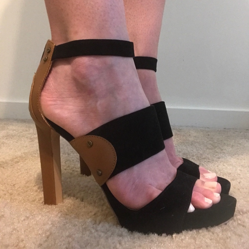 Donating to Goodwill 5/25 * DV tan and black pumps